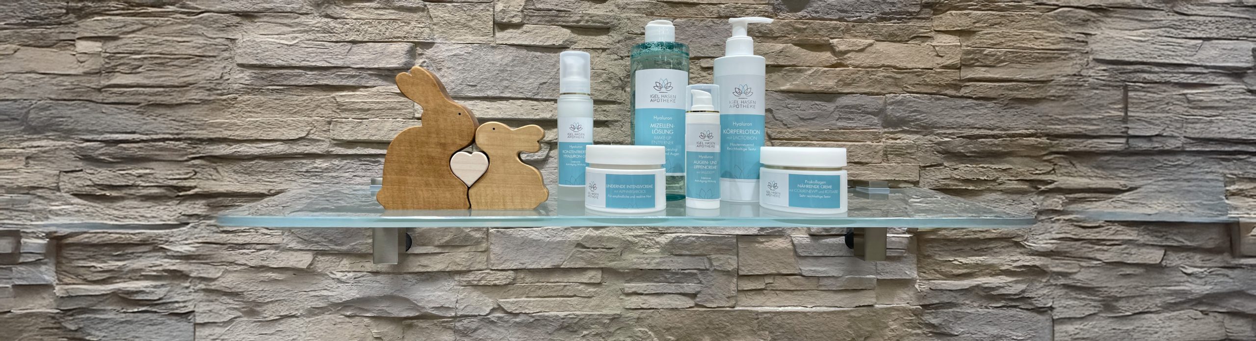 Verschieden Hyaluron-Produkte die in der Igel-Hasen-Apotheke erhältlich sind.